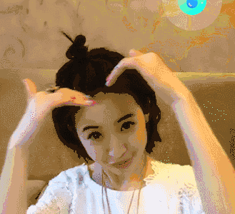 顶着"小揪揪"直接出镜了,天生长着一张娃娃脸的林依晨本来就显得很嫩