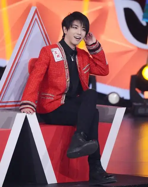 华晨宇自曝为演唱会减肥, 看到他穿破洞裤的腿, 粉丝: 扎心了