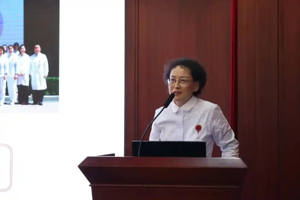 祝华山医院护理工作者们节日快乐,一路生花!