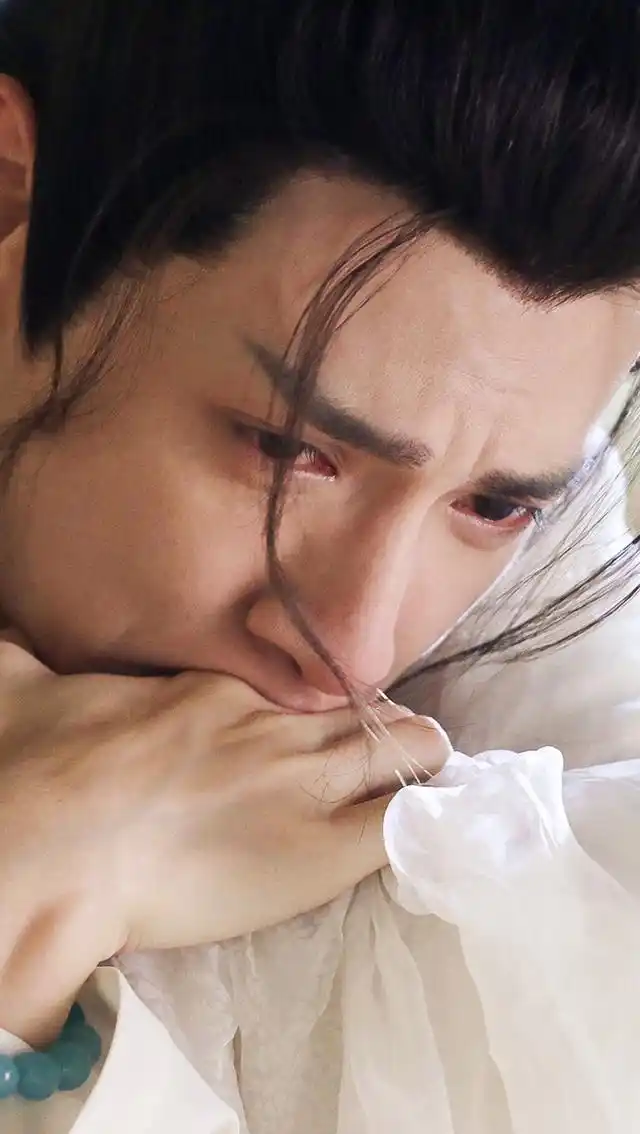 罗云熙润玉悲伤哭泣壁纸,一滴伤心泪,流不尽,许多愁,心疼!