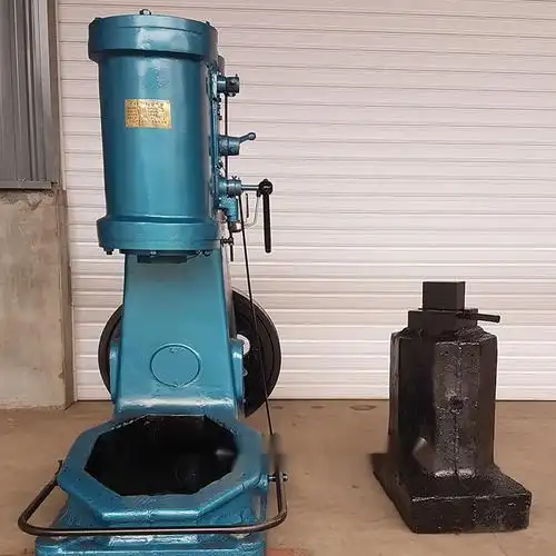 打铁空气锤 河北机械连体分体打农具铁墩子电动大型150空气锤 c41-400