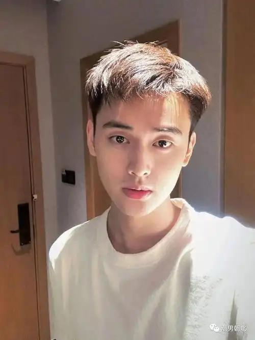 4款值得男生在秋冬剪的发型,阳光又帅气!