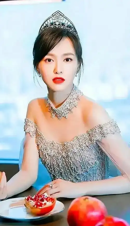 甜美可爱活泼开朗身姿曼妙的唐嫣美丽动人的写真照