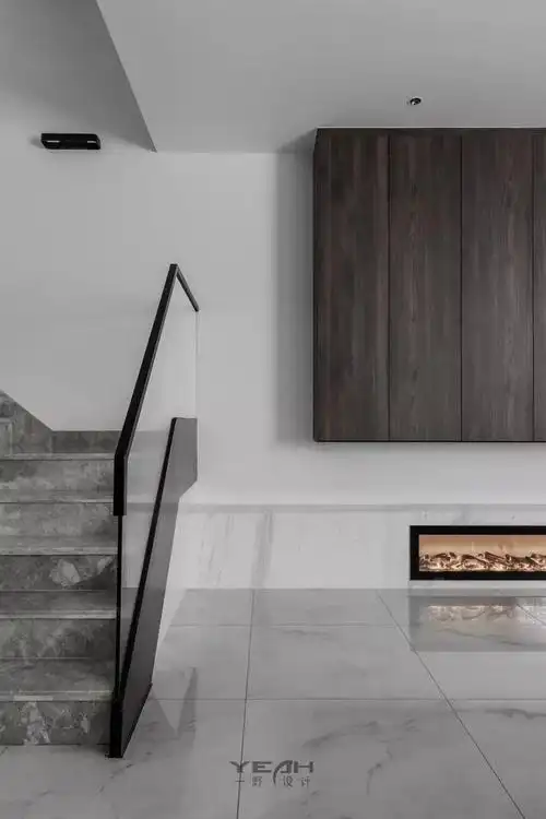 用材配色上我们遵循现代风格的设计思路  整个空间 以黑白灰色为基调