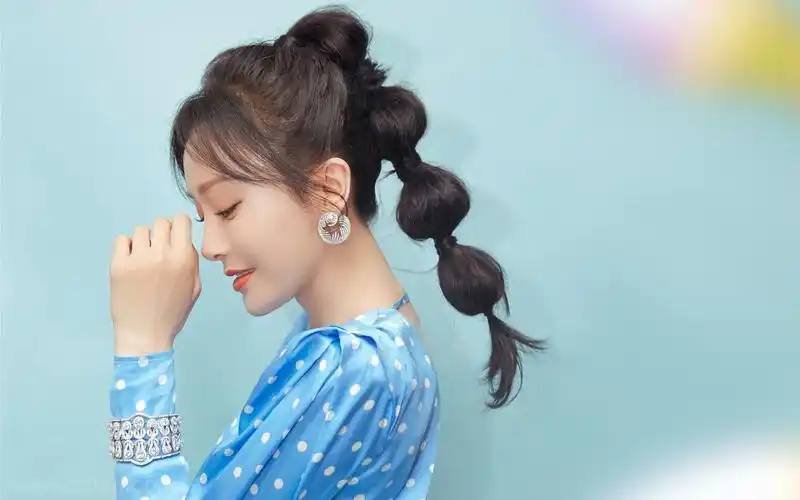 秦岚蓝色系少女心仙气图片-明星壁纸 - 壁纸家