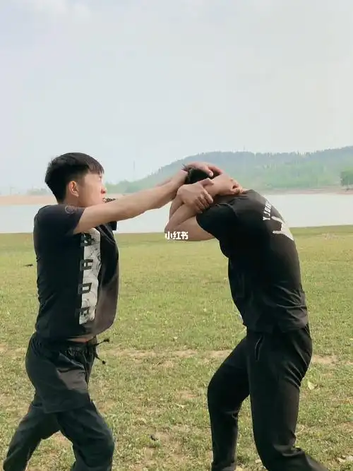 被别人抓头发怎么办