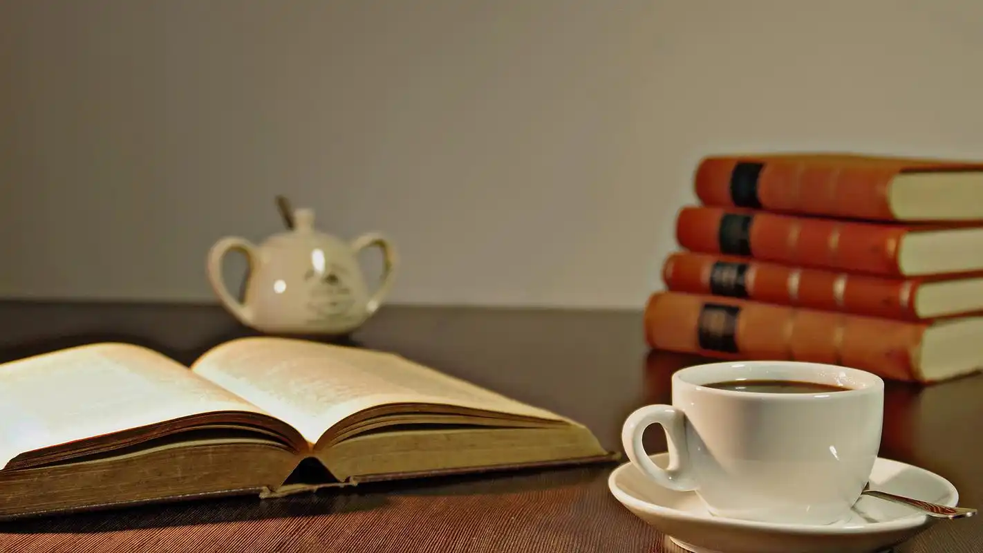 文艺书籍静物唯美高清桌面壁纸