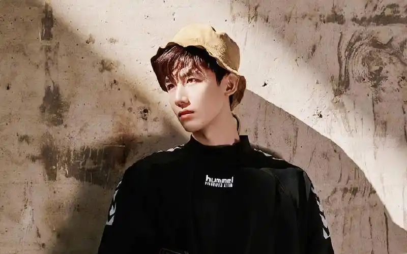 傲娇小蘑菇呆萌白敬亭时尚写真大片桌面壁纸时尚白敬亭傲娇呆萌