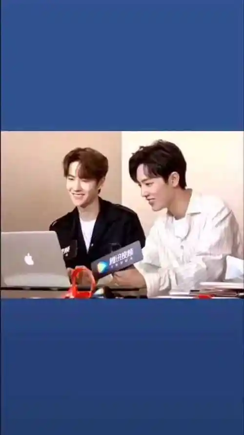 肖战王一博对视笑就是最甜的