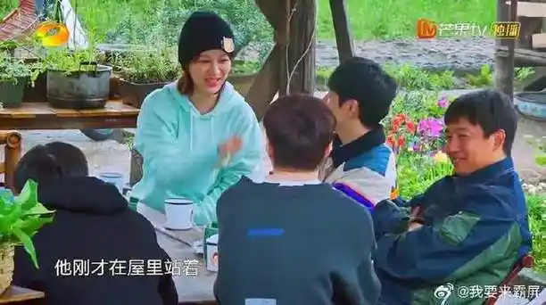 一直搁那傻乐杨紫被张艺兴戳中笑点,一直搁那傻乐  #向往的生活#特别