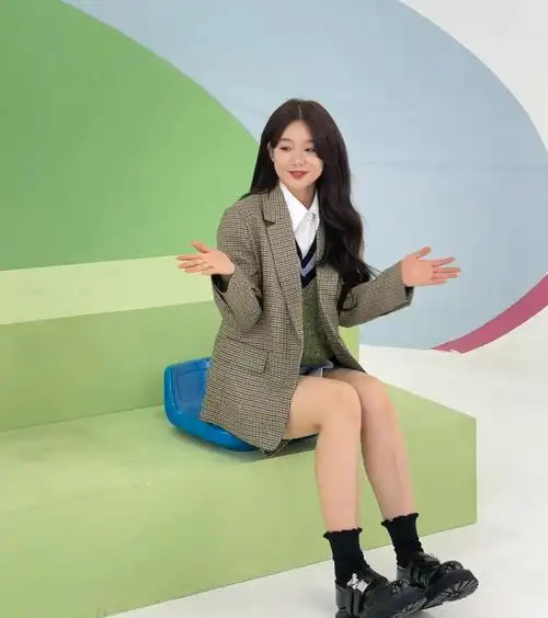 徐梦洁穿休闲西装套装甜美可爱青春无限