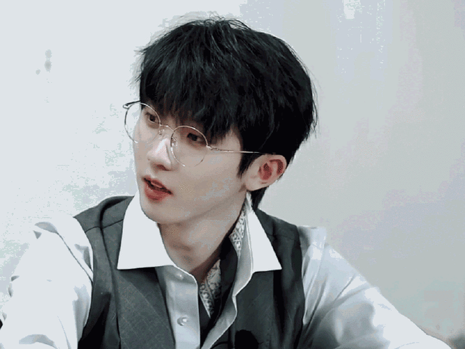 马嘉祺金丝框眼镜##马嘉祺假哭