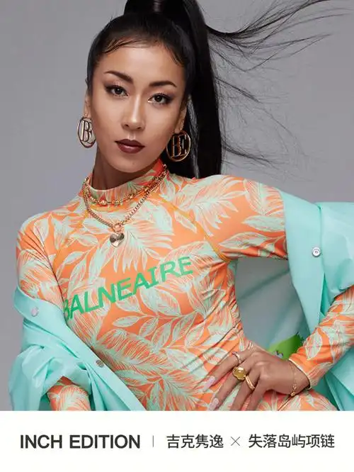 辣妹吉克隽逸08演绎极简风爱心吊坠项链