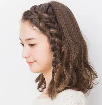 普通蝎子辫的编发发型图解 蝎子辫发型的编发步骤