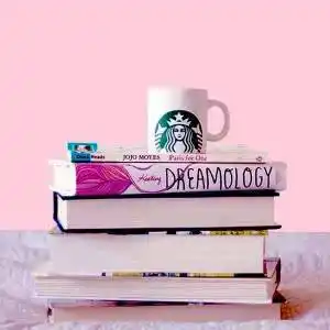 文静女生看书头像图片 书本图片大全简单漂亮 - 微信头像 - 潮人个性