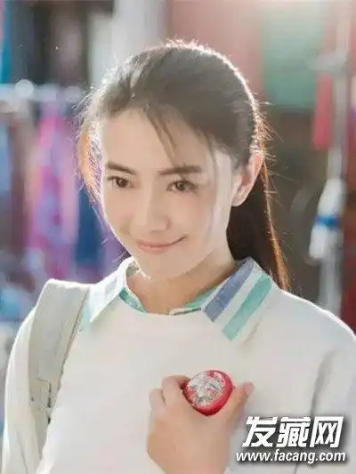 青春气息的国民女神高圆圆扎马尾 有无刘海都很美(4)