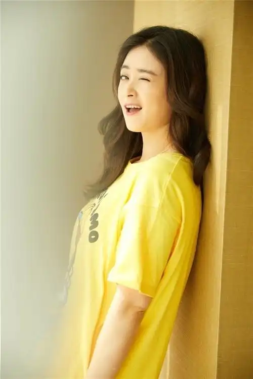 美女明星蒋欣睡衣风写真