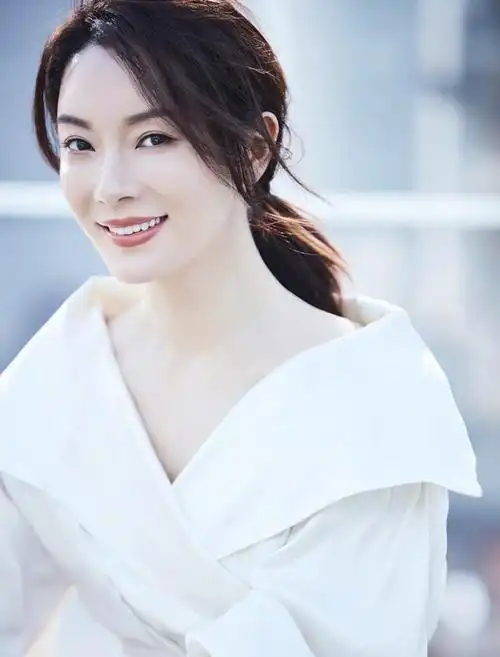 41岁的陈数真的美到让人说不出话,女艺人最重要的还是气质