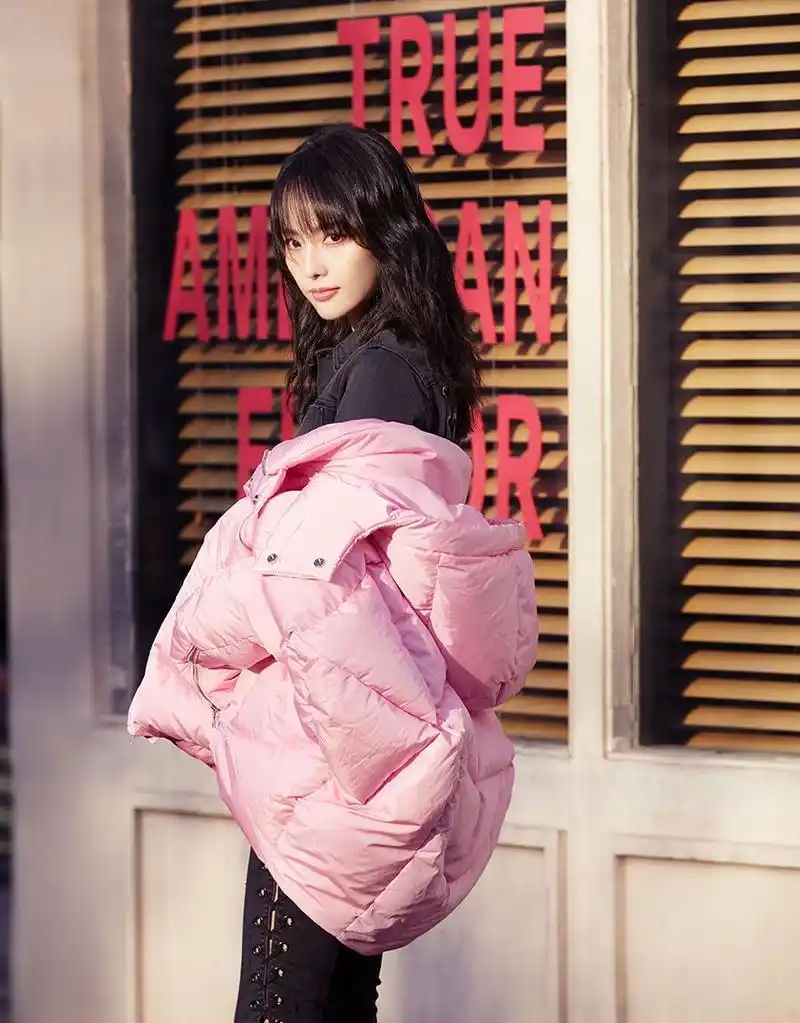 张嘉倪最新粉系写真曝光 隔空撞衫ladygaga