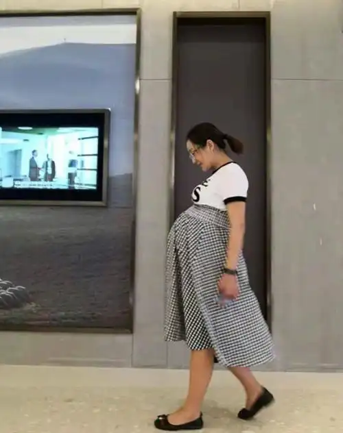 赵丽颖产后出月子近照罕见流出,路人亲自发文证实:瘦了很多!