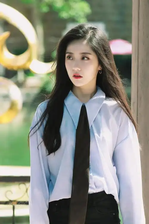 王艺瑾美图楼来一个接投稿