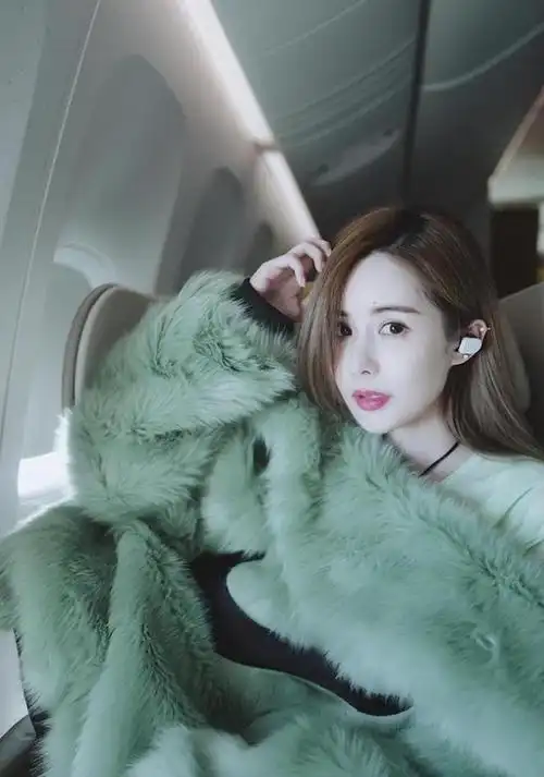 回顾韦雪拒4000万分手费靠生子获9亿被王思聪骂地摊货