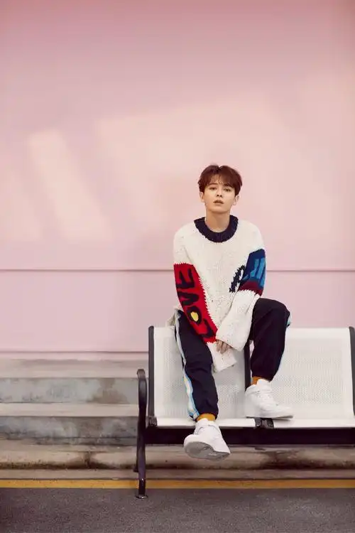 尤长靖最新暖春大片释出别具时尚巧思尽显青春活力