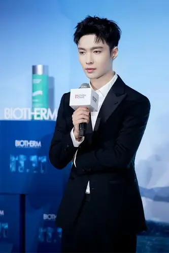 碧欧泉男士携手代言人张艺兴现身杭州 开启微观肌秘奇遇记_手机搜狐网