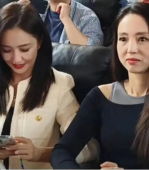 董璇和佟丽娅同框,一个写满沧桑一个年轻依旧!