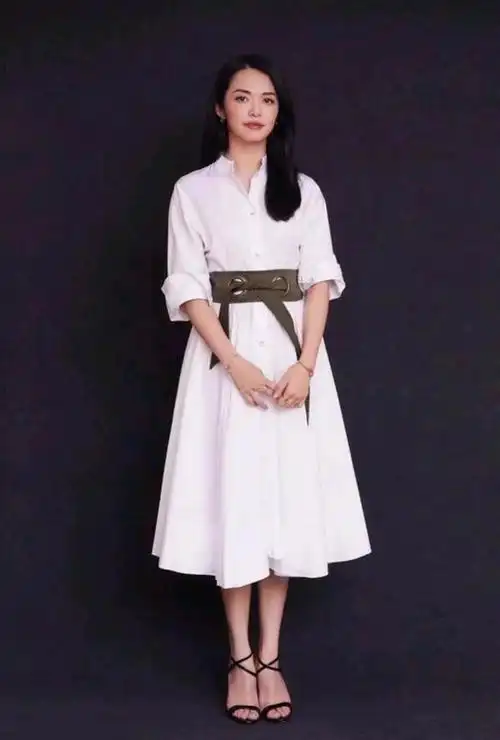 刘诗诗的衣品很出彩把烂大街的白衬衫穿出了高级感厉害了