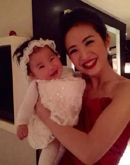 林依晨国宾饭店喜宴圣诞婚礼抱婴儿美照感恩