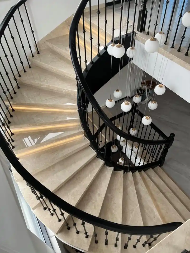 圆弧型的楼梯实拍照片秀一波