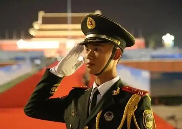 原因有2方面,看完就明白了|军队|庄重|军礼_网易订阅