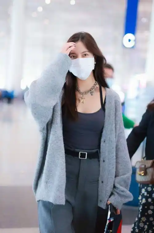 cc宋妍霏衣品翻车!