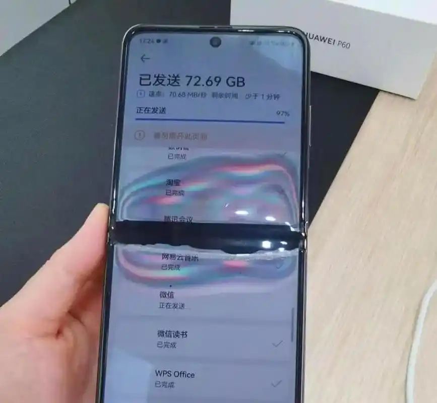 不到一年就出现屏幕漏液,换屏费用高达3200元.