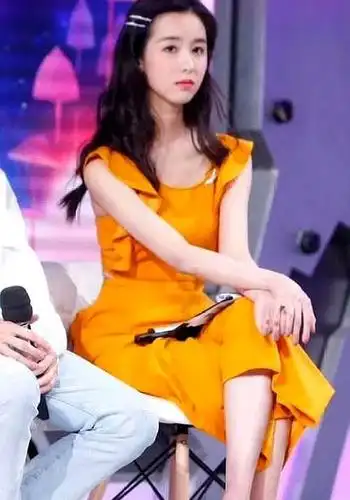 陈都灵真狠!脚上竟踩着一双"透明鞋",脚趾都清晰可见!