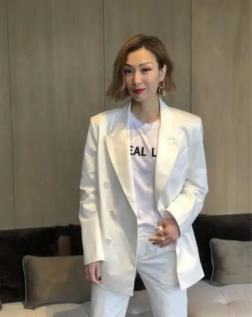 郑秀文透露自己保持年轻的3个方法,还吐槽任贤齐拍电影变胖了