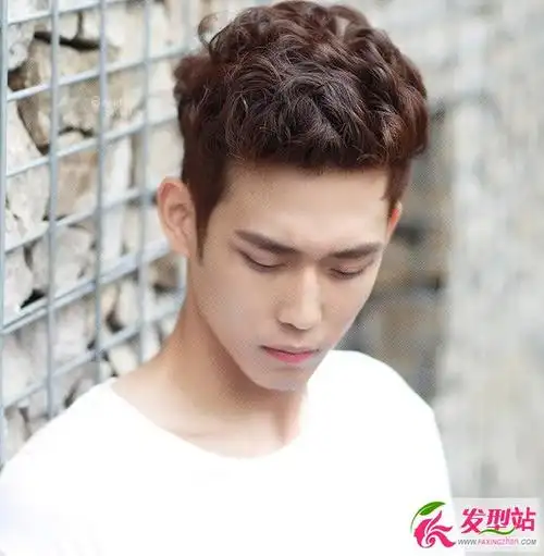 韩式大背头发型 两边铲背头发型图片