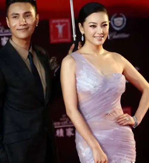 张雨绮早年和陈冠希合照流出,看到照片,才知周星驰的眼光有多毒_时尚