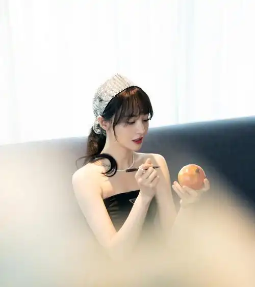 虚荣又丢人:郑爽粉丝晒单遭戳穿,全是代购图片评论区一堆人吹捧