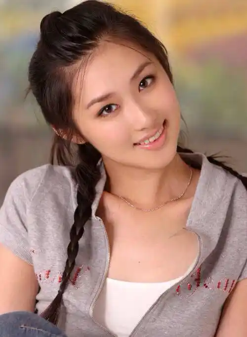 和万茜郭京飞是同学,演过《回家的诱惑》,出道多年她却始终没火_涂黎