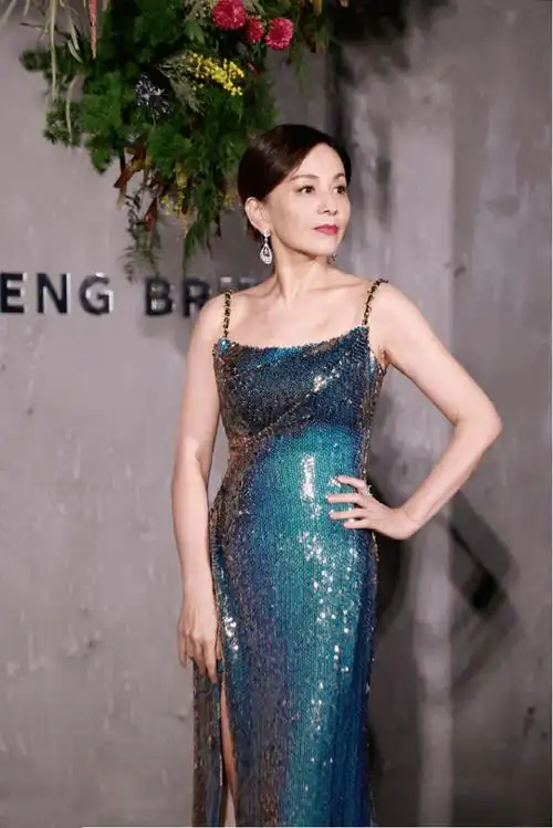 原创王琳这身材与肤色真让人羡慕穿液体裙女人味十足太美了