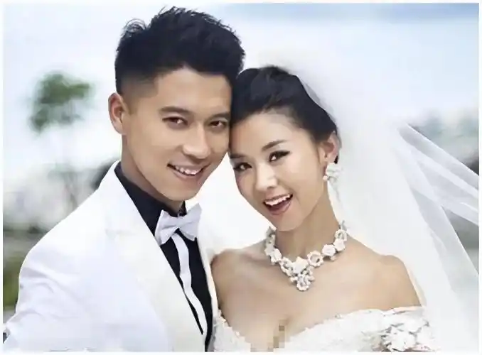 回顾演员王雷娶相爱7年女友李小萌结婚9年无绯闻40岁成视帝