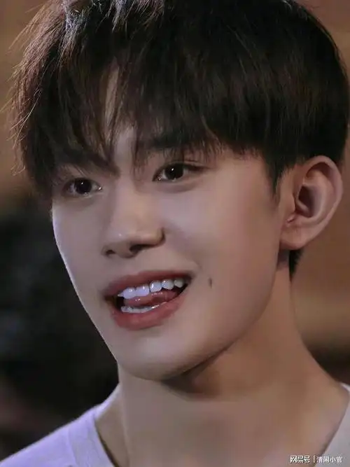 王源与欧阳娜娜合体拍摄《vogue》十月刊封面曝光