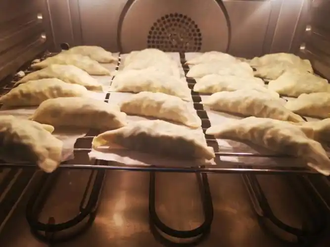 分享给和我一样喜欢皮薄馅大饺子的你