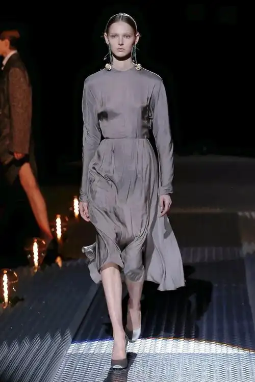 prada上演黑色童话,得不到想要的,那就毁灭它