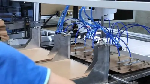 包含皮壳机,天地盖礼盒机,直筒盒机,组装机等设备