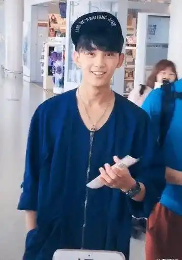 原创吴磊穿大码连体衣太帅气全网都在好奇他想上厕所怎么办