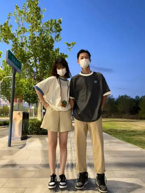 07168178日系情侣不溜肩t恤上身太好看60