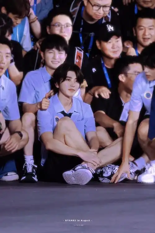 奔跑吧蔡徐坤##奔跑吧收官夕阳大合照